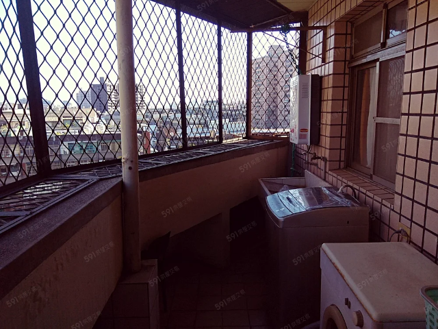 縣府豪門四房車,桃園市桃園區縣府路